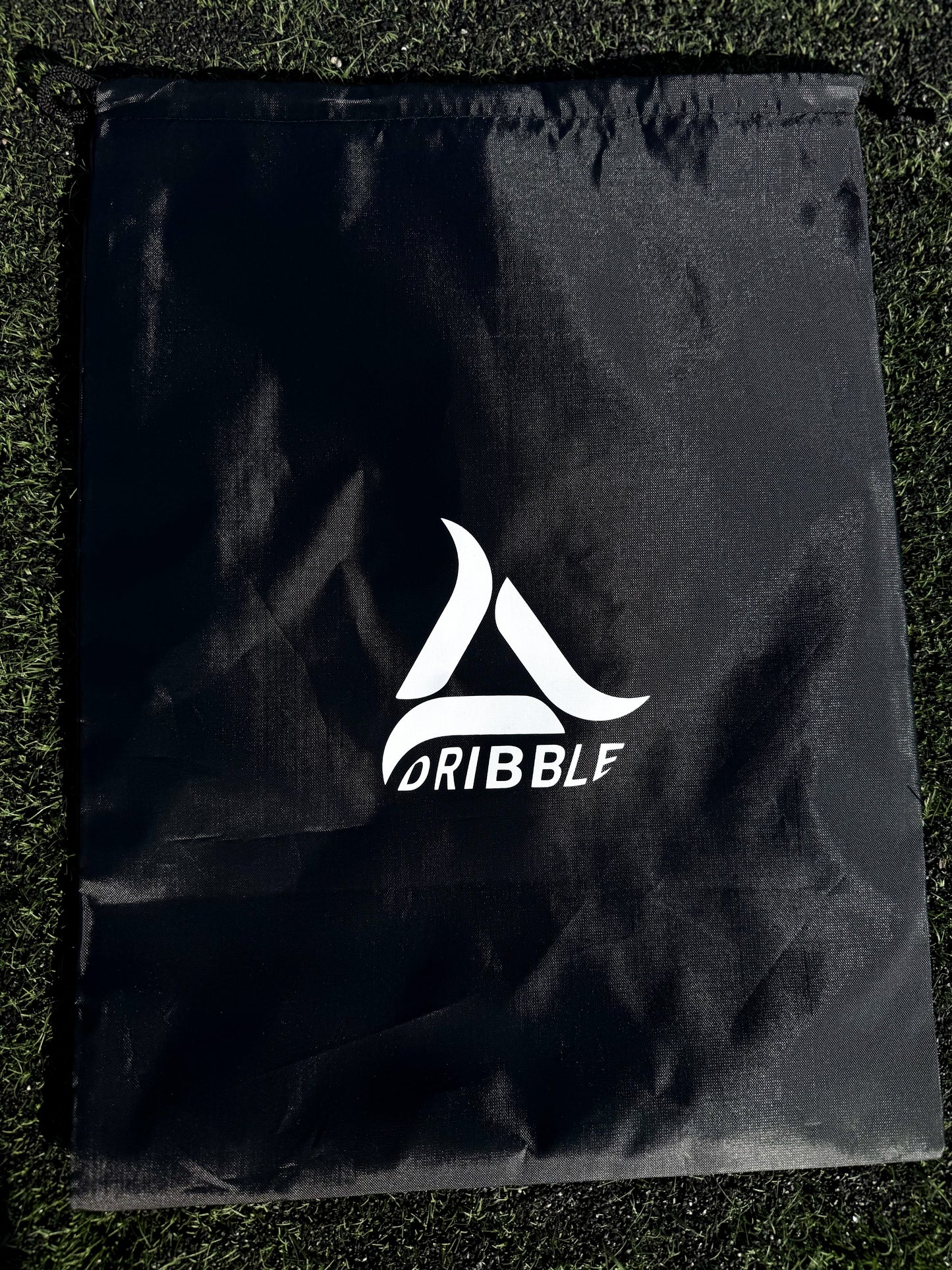 PREMIUM DRIBBLE PACK: MINI ESPINILLERAS + CALCETINES ANTIDESLIZANTES + MOCHILA