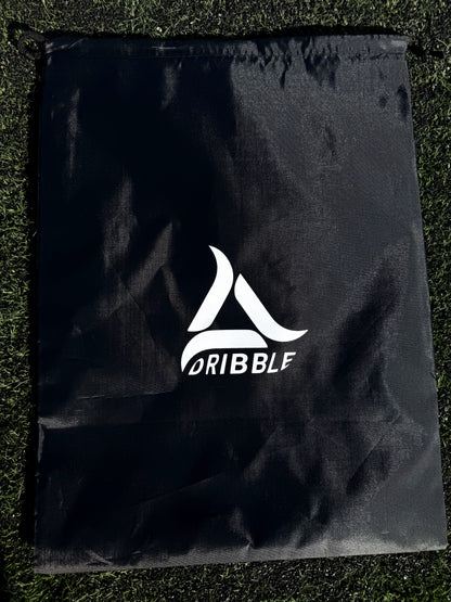 PREMIUM DRIBBLE PACK: MINI ESPINILLERAS + CALCETINES ANTIDESLIZANTES + MOCHILA